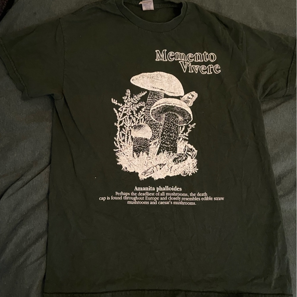 Memento Vivere Amanita phalloides Tee